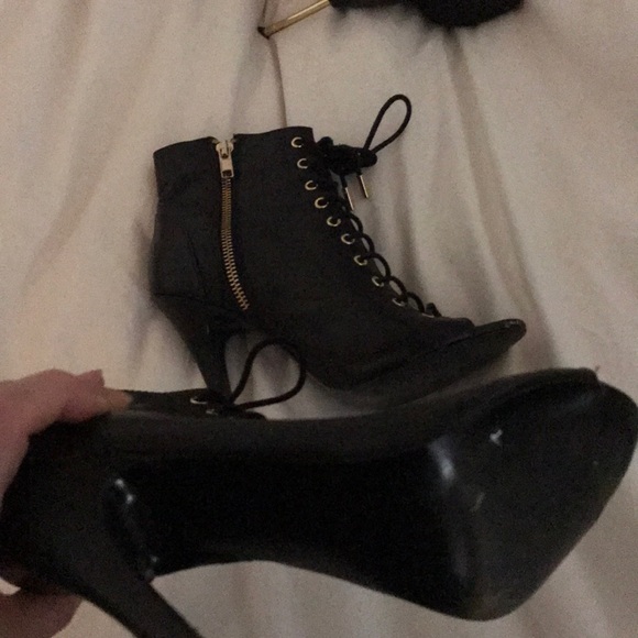 Guess open toe booties - Picture 2 of 2